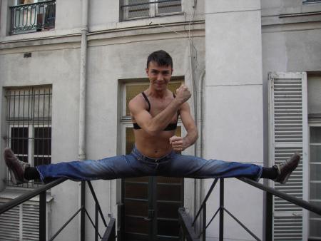 JCV serait il de retour à Paris, ou serait ce son fils?..